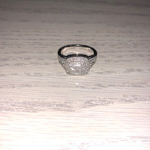 Kay Jewelers Jewelry - Pre loved promise ring from Kay jewelers ❤️ Kay Jewelers Jewelry - Pre loved promise ring from Kay jewelers ❤️